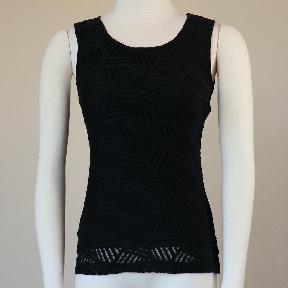 Tank top in a black lace geometric pattern, lined